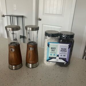 NWOT Brown Electric Salt & Pepper Grinder Set with refills